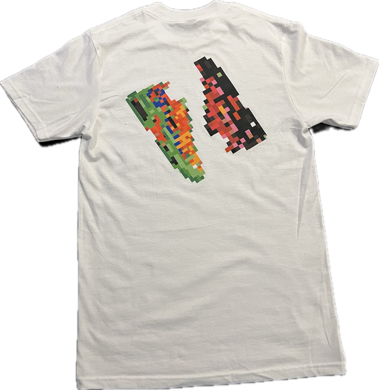 TEE shirt blanc chaussure pixels