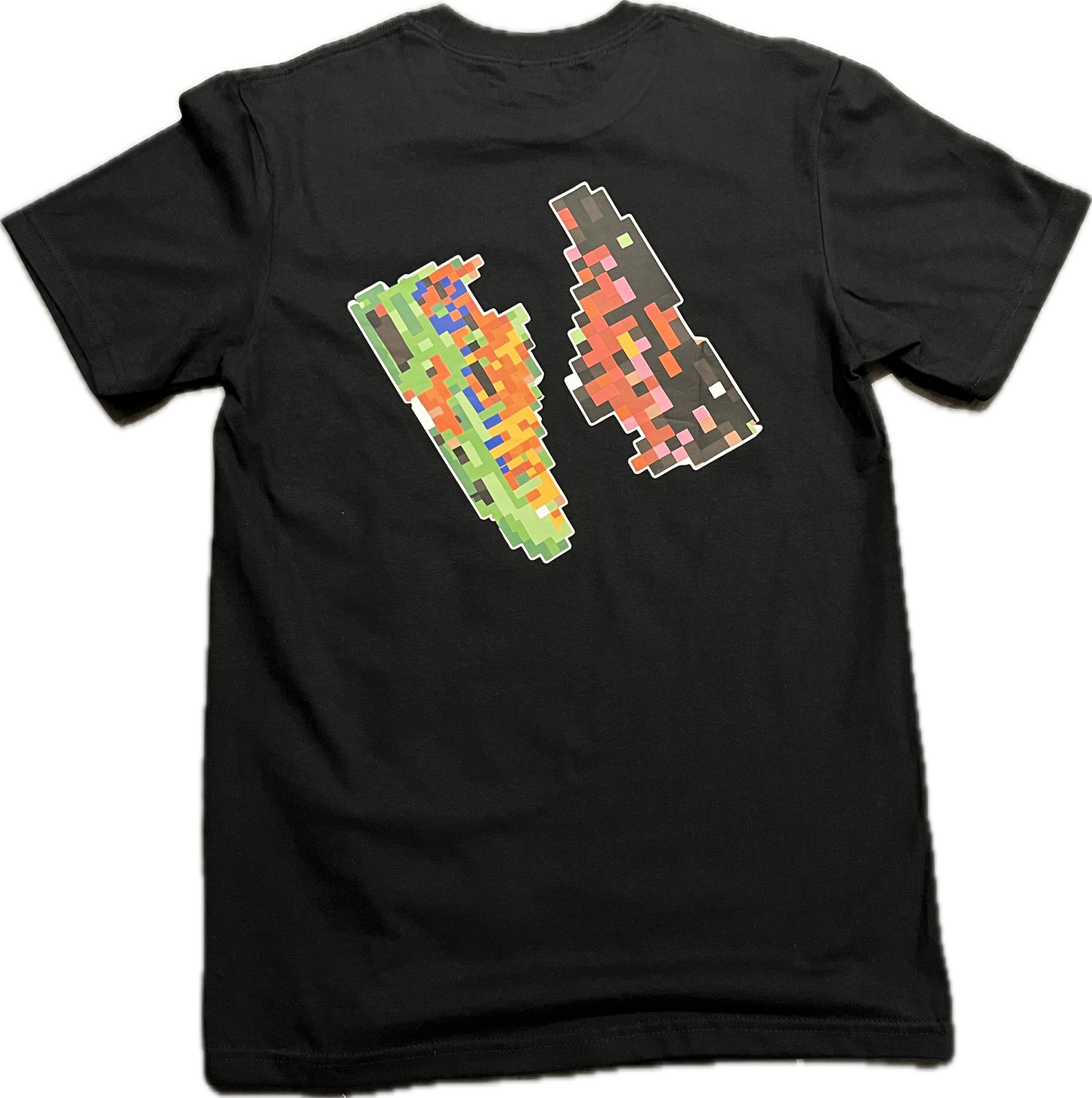 TEE shirt noir chaussures pixels
